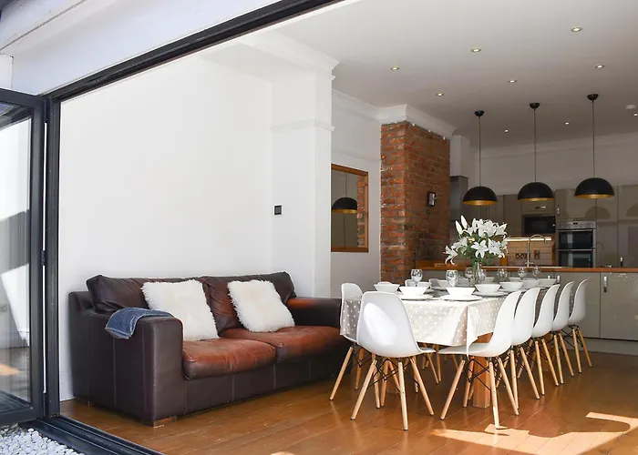 Esplanade Σκάρμπορο